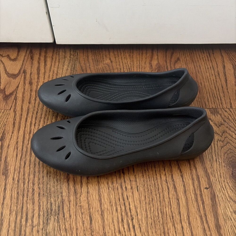 CROCS Womens Kelli Ballet Flat Size 8 Black Rubber Slip On Shoe Casual Cutouts - Picture 3 of 6